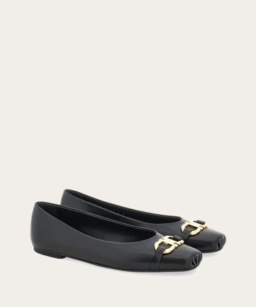 Ballet flat with Gancini ornament