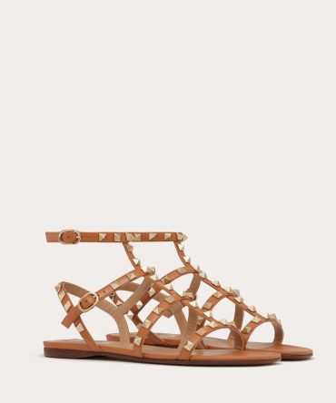 ROCKSTUD FLAT CALFSKIN SANDAL WITH STRAPS