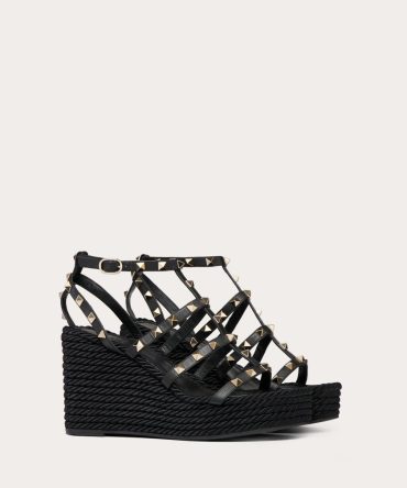 ROCKSTUD ANKLE STRAP WEDGE SANDAL IN CALFSKIN LEATHER 95 MM