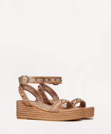 ROCKSTUD FLATFORM SANDAL IN CALFSKIN 45MM